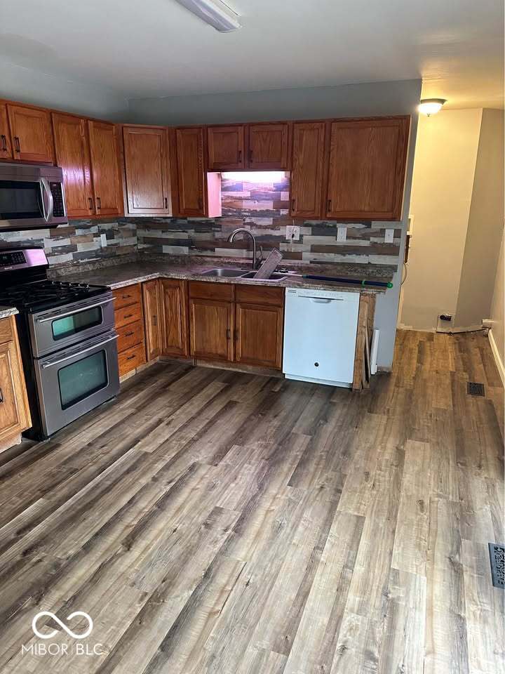 8757 Routiers Court Indianapolis, IN 46219 - Photo 2 of 24