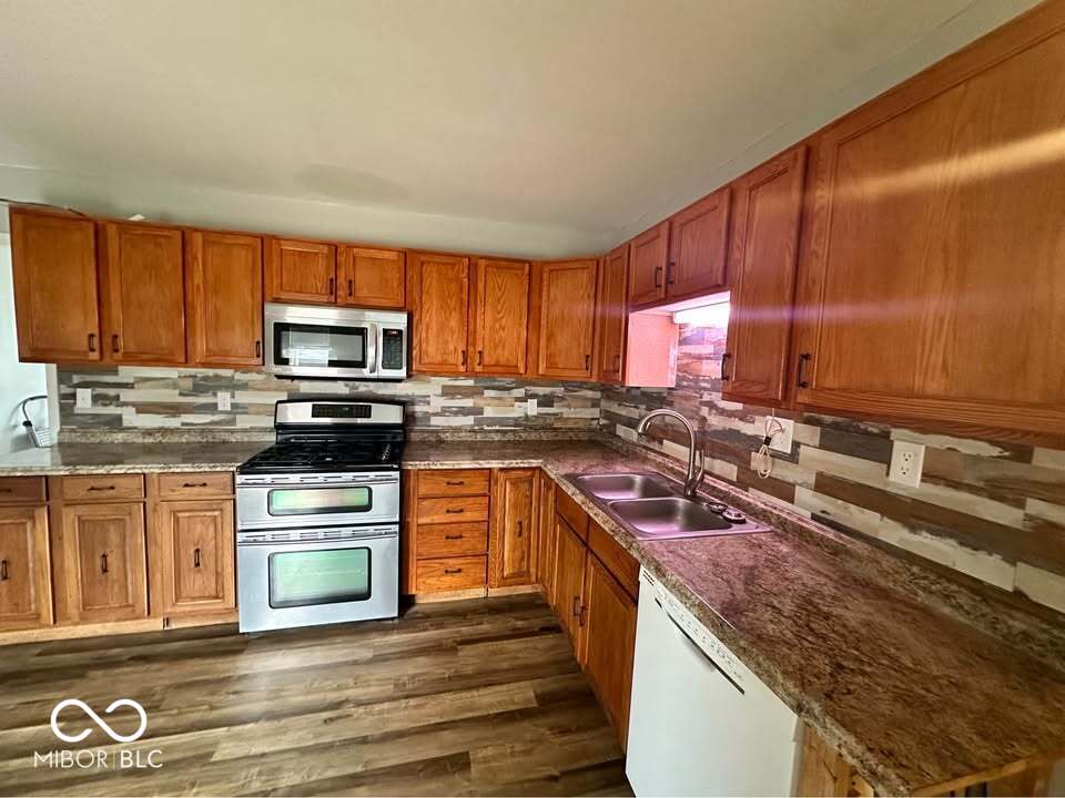 8757 Routiers Court Indianapolis, IN 46219 - Photo 4 of 24