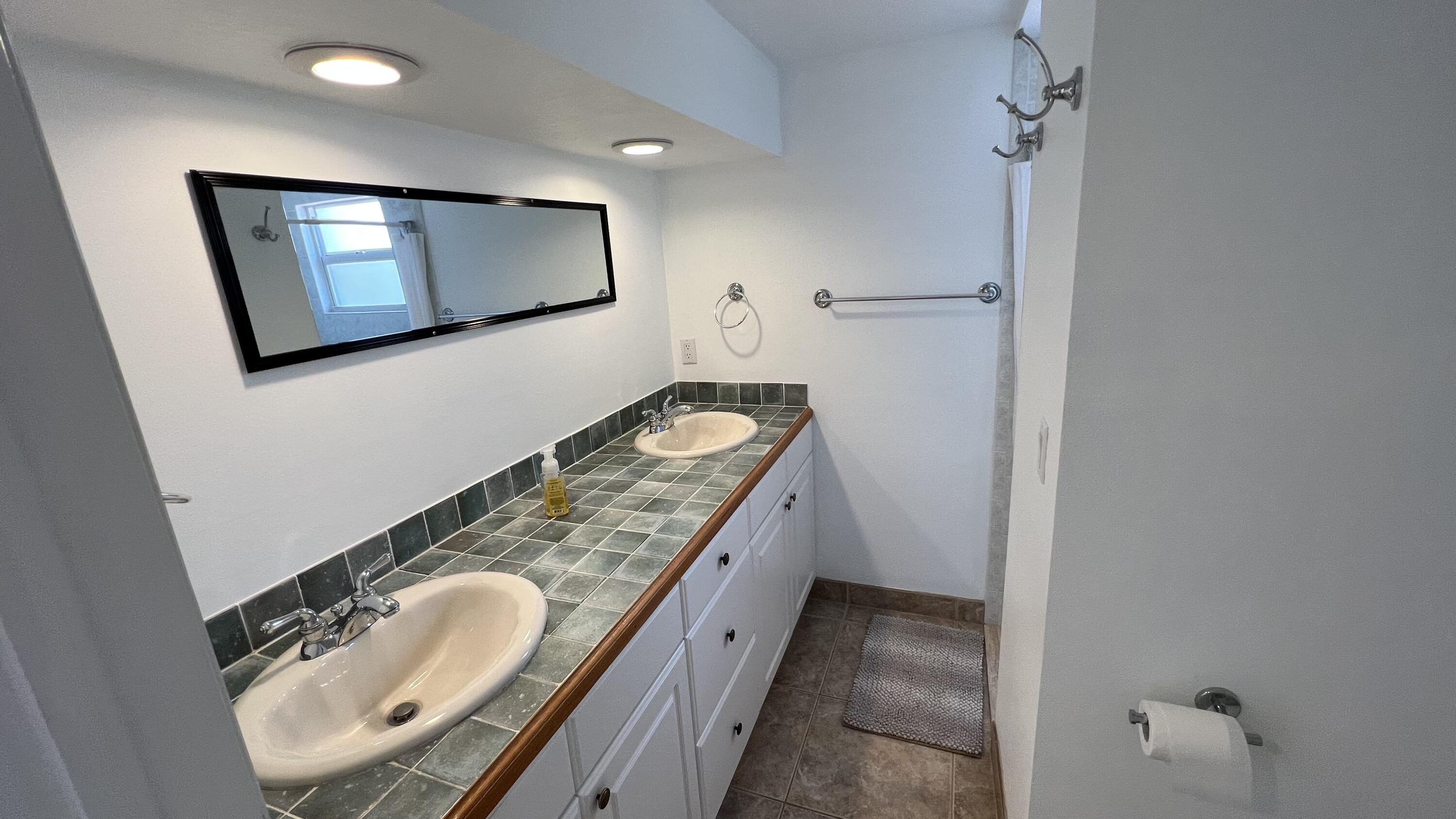 333 Avila Road West Palm Beach, FL 33405 - Photo 13 of 16 Guest House Bathroom