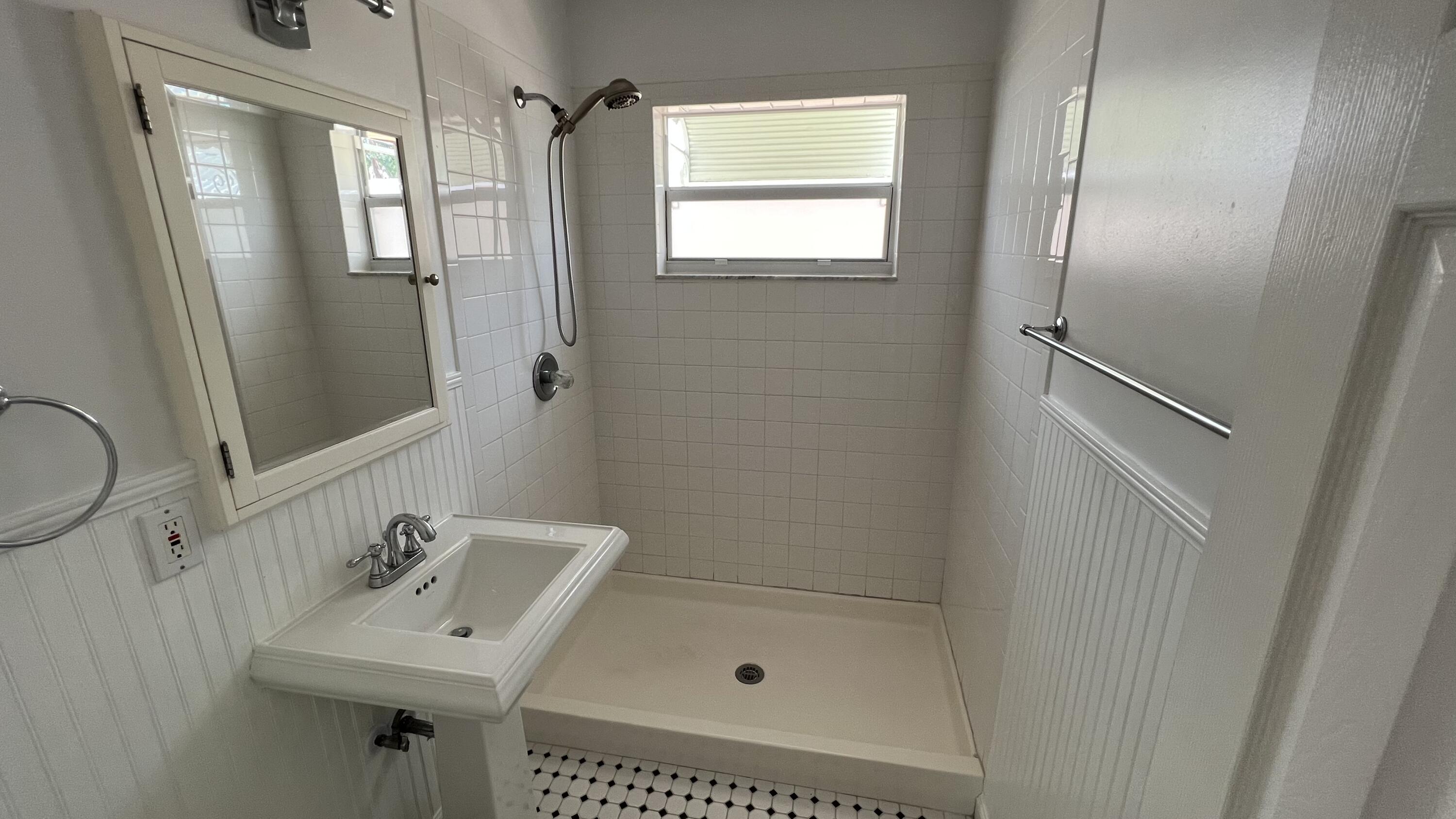 333 Avila Road West Palm Beach, FL 33405 - Photo 8 of 16 Front House Bathroom
