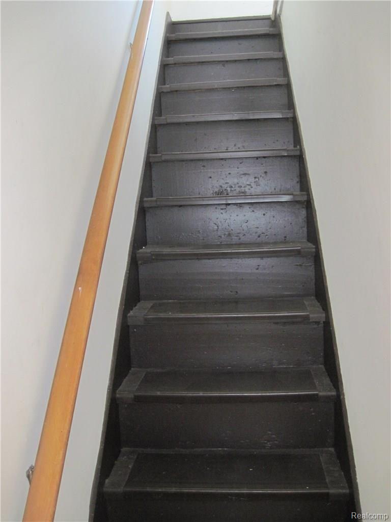 5030 General Squier Road Dryden, MI 48428 - Photo 14 of 18 Stairs going up