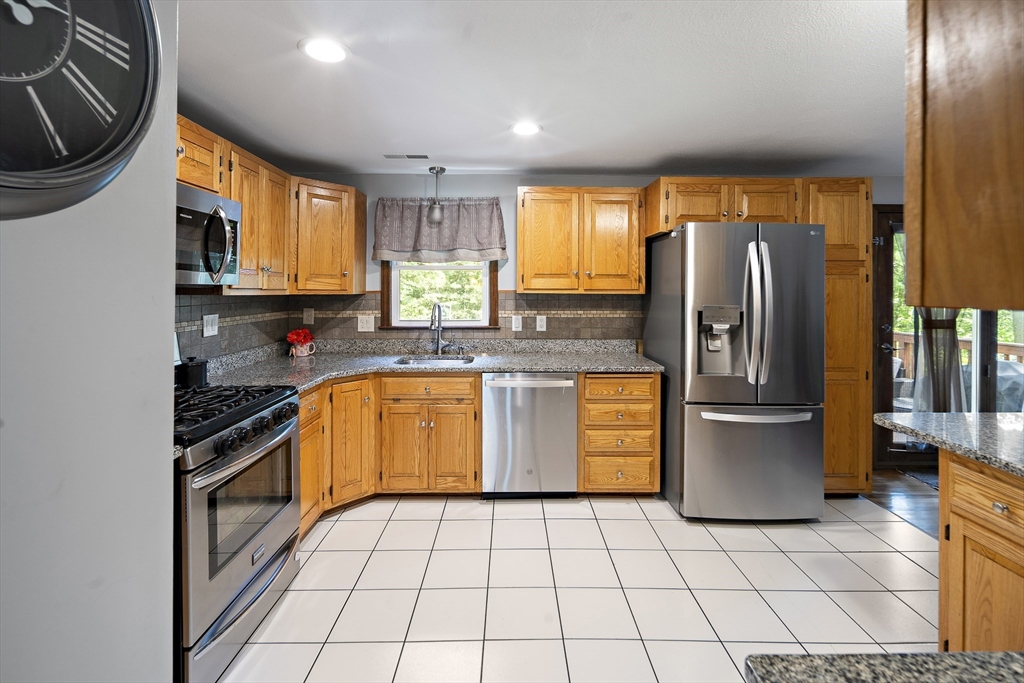 30 Northgate Road Tewksbury, MA 01876 - Photo 3 of 35 Gallery Image 3