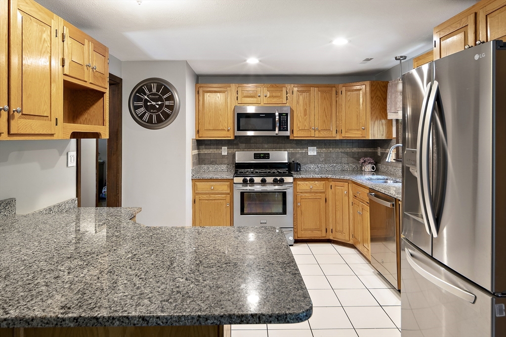 30 Northgate Road Tewksbury, MA 01876 - Photo 4 of 35 Gallery Image 4