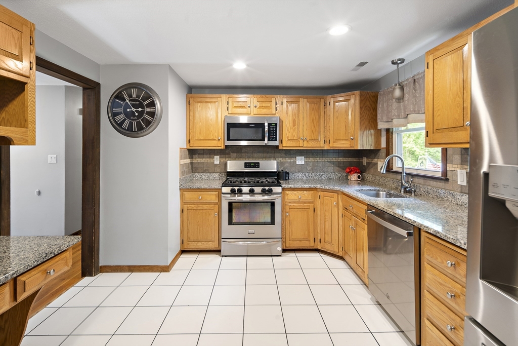 30 Northgate Road Tewksbury, MA 01876 - Photo 5 of 35 Gallery Image 5