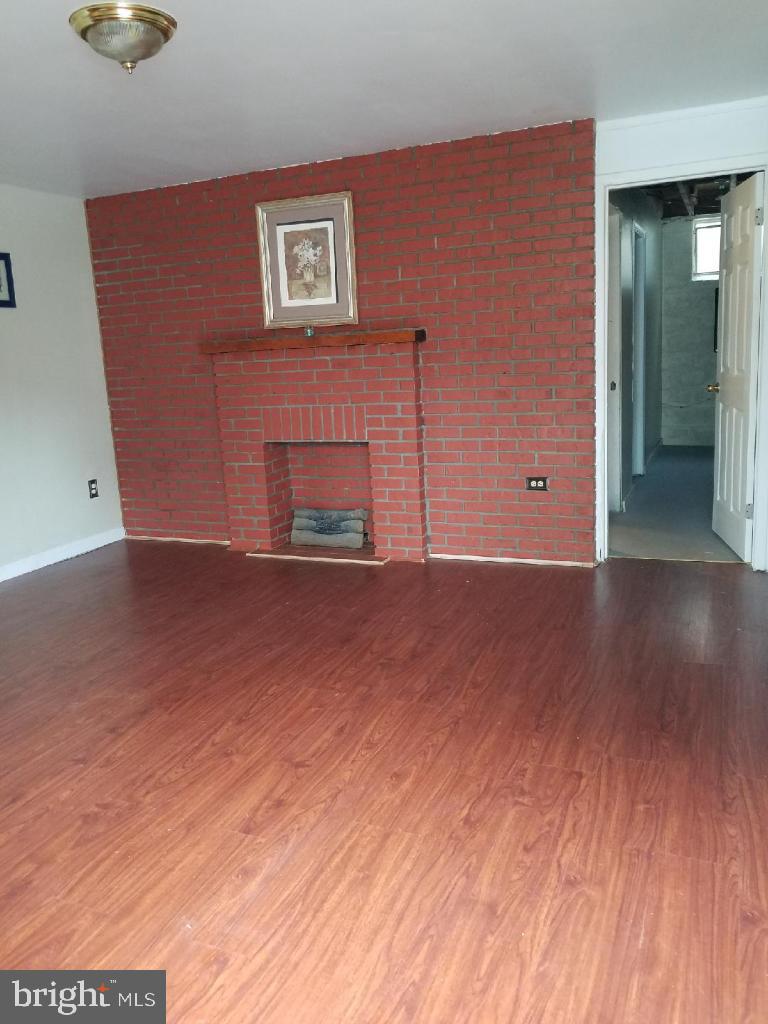 9348 Taney Road Manassas, VA 20110 - Photo 2 of 16 Family Room