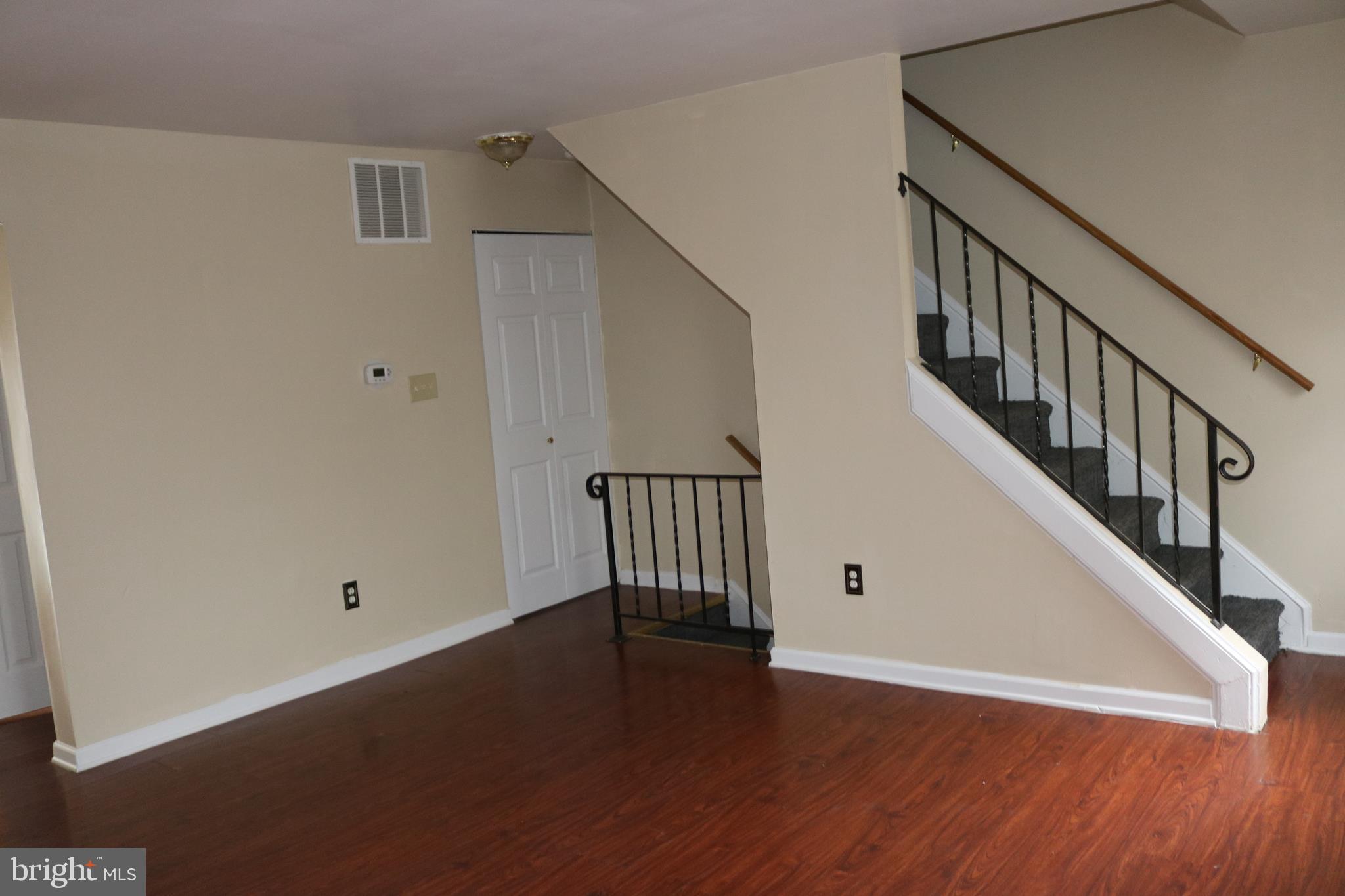 9348 Taney Road Manassas, VA 20110 - Photo 11 of 16 Living room