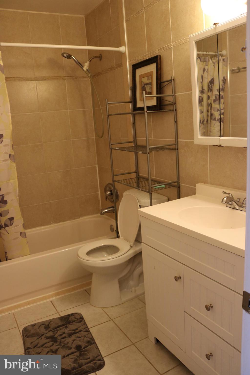 9348 Taney Road Manassas, VA 20110 - Photo 16 of 16 Full bathhroom