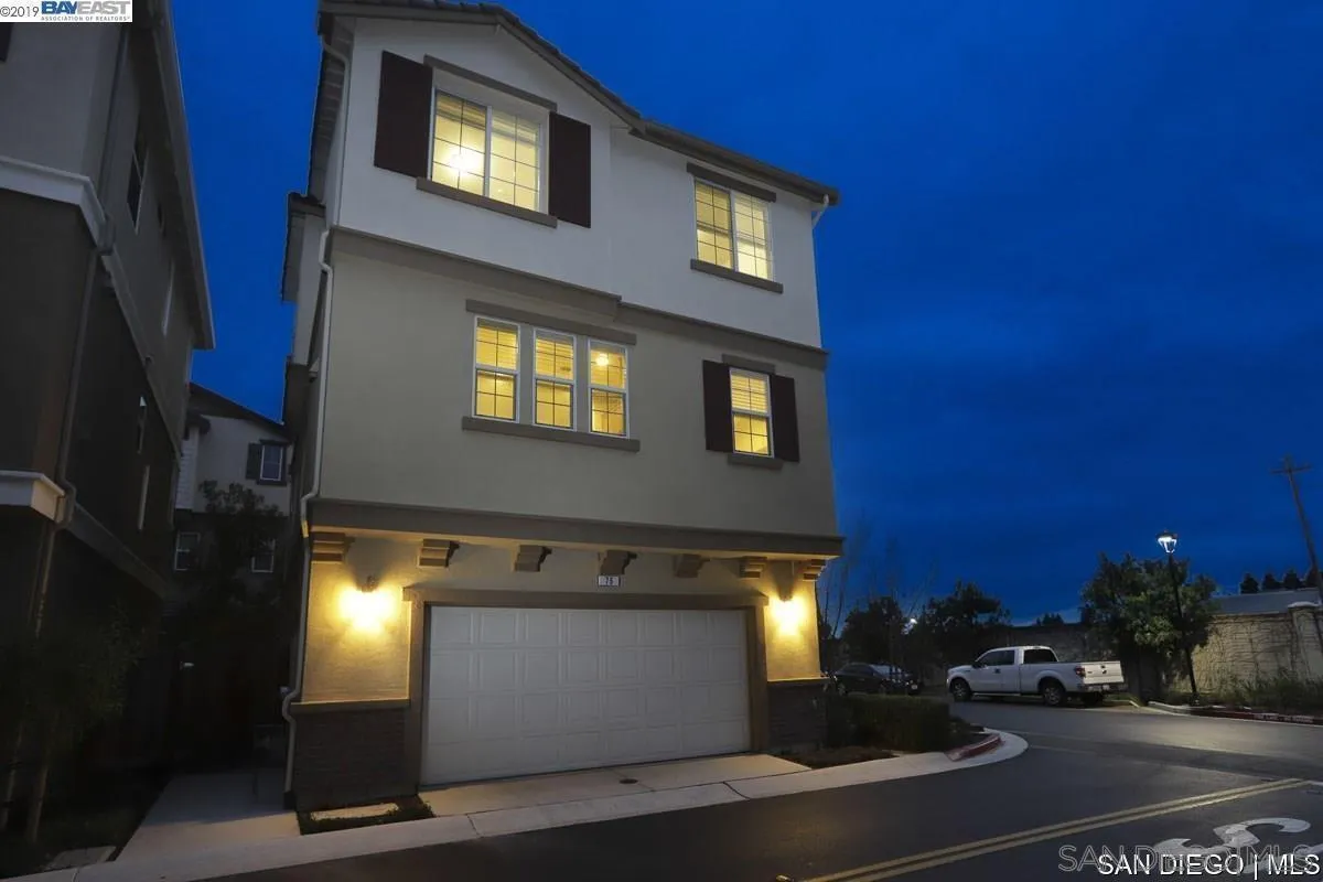 75 Middleton Place Hayward, CA 94544 - Photo 3 of 36