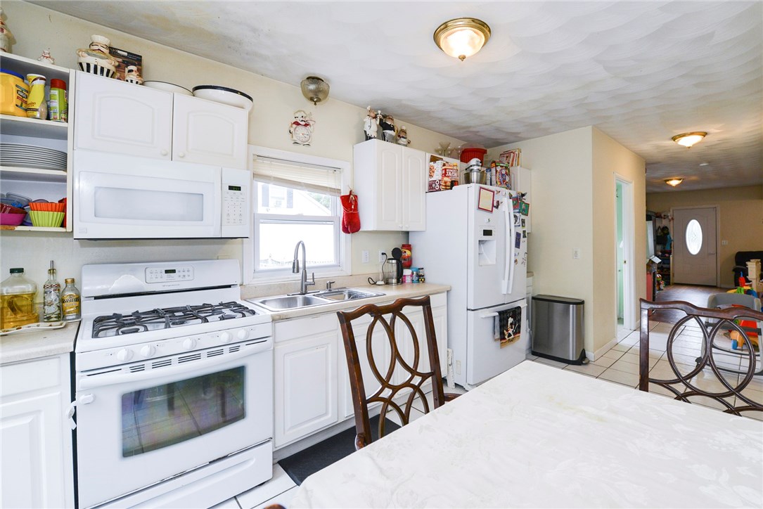 44 Carder Road Warwick, RI 02889 - Photo 9 of 23 Gallery Image 9