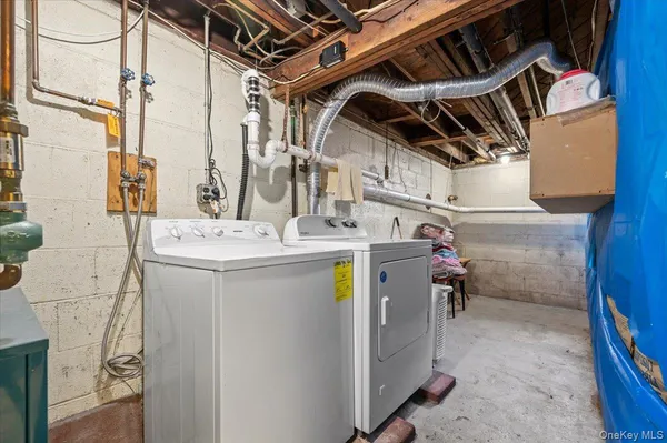 $3,500 | 316 South 3rd Street, Lindenhurst, NY 11757