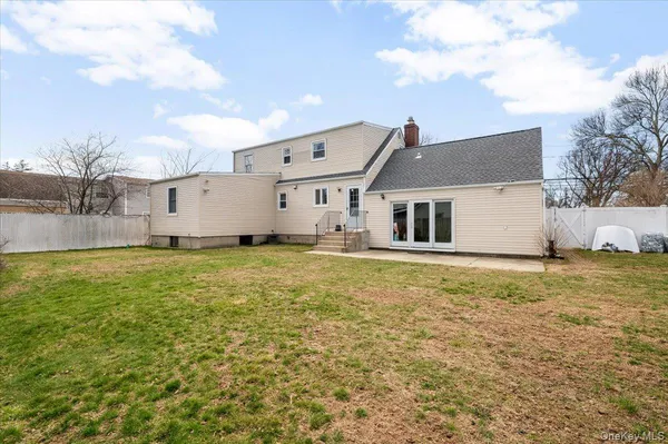 $3,500 | 316 South 3rd Street, Lindenhurst, NY 11757