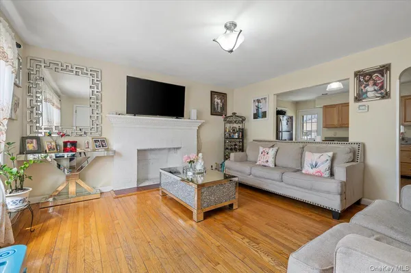 $3,500 | 316 South 3rd Street, Lindenhurst, NY 11757