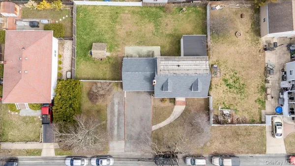 $3,500 | 316 South 3rd Street, Lindenhurst, NY 11757