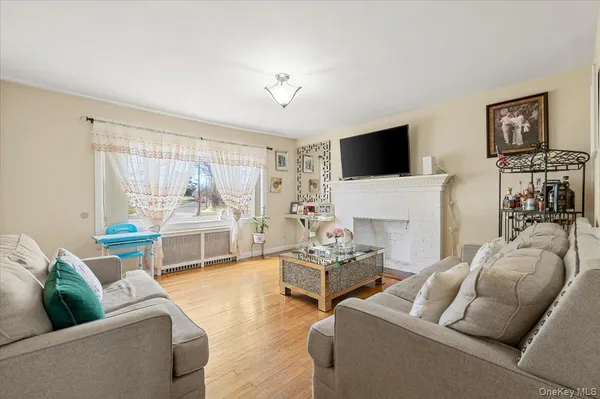 $3,500 | 316 South 3rd Street, Lindenhurst, NY 11757