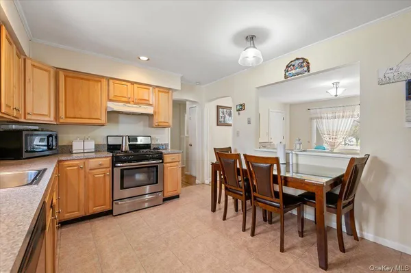 $3,500 | 316 South 3rd Street, Lindenhurst, NY 11757