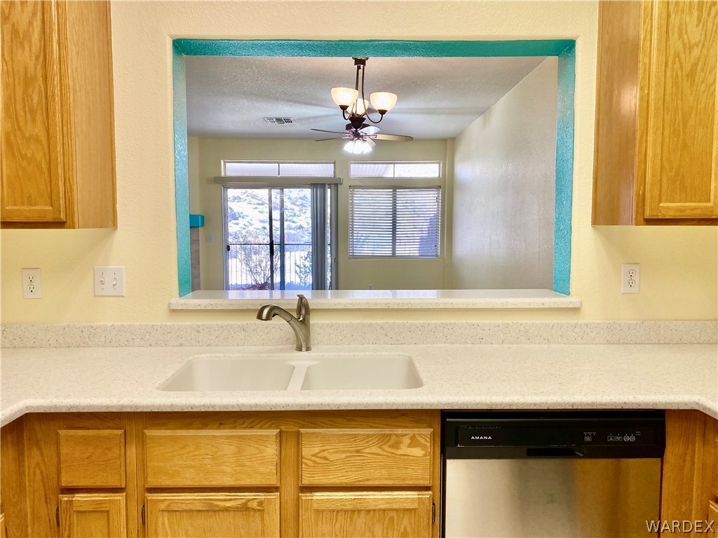 3171 Partridge Run Street Laughlin, NV 89029 - Photo 13 of 36 a bathroom with a sink and a bathtub