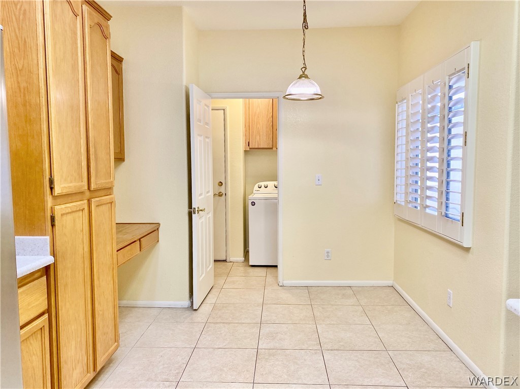 3171 Partridge Run Street Laughlin, NV 89029 - Photo 14 of 36 a view of an entryway with a chandelier