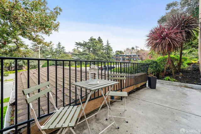 $995,000 | 165 West MacArthur Boulevard, Oakland, CA 94611