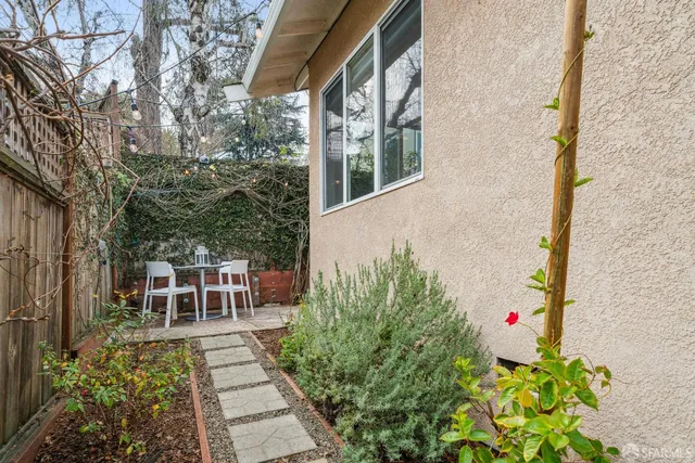 $995,000 | 165 West MacArthur Boulevard, Oakland, CA 94611