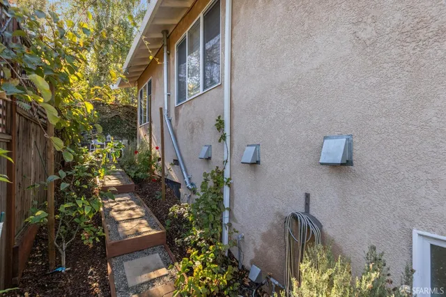 $995,000 | 165 West MacArthur Boulevard, Oakland, CA 94611