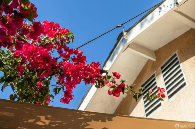 $995,000 | 165 West MacArthur Boulevard, Oakland, CA 94611