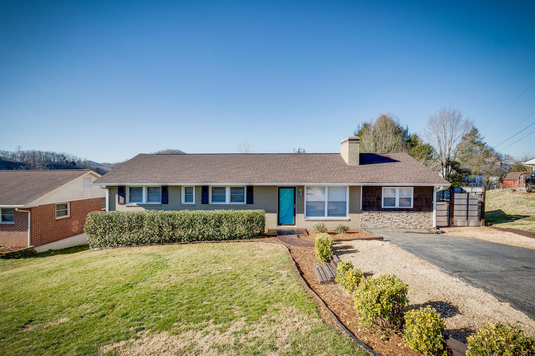 3648 Crest Road Kingsport, TN 37664 - Photo 2 of 57 001