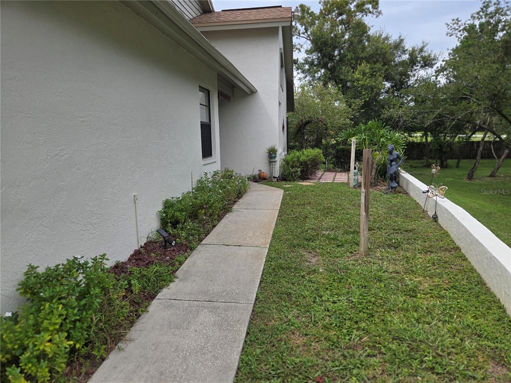11740 Rolling Pine Lane Port Richey, FL 34668 - Photo 3 of 19