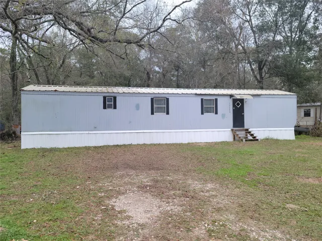 a view of a house with a backyard