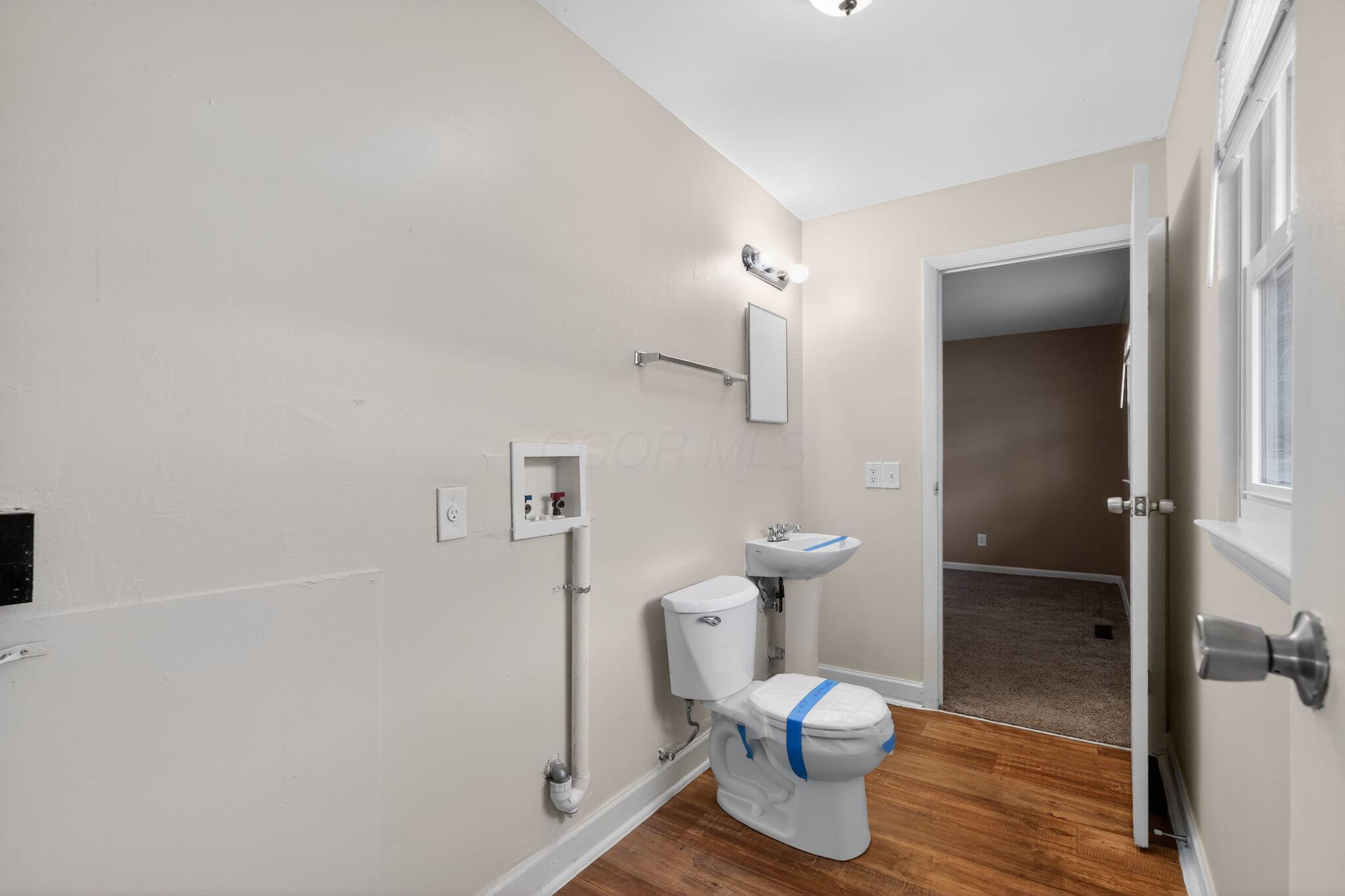 212 East Alcott Road Columbus, OH 43207 - Photo 21 of 31 26_212_E_Alcott_Rd_Columbus_OH_43207-Bat