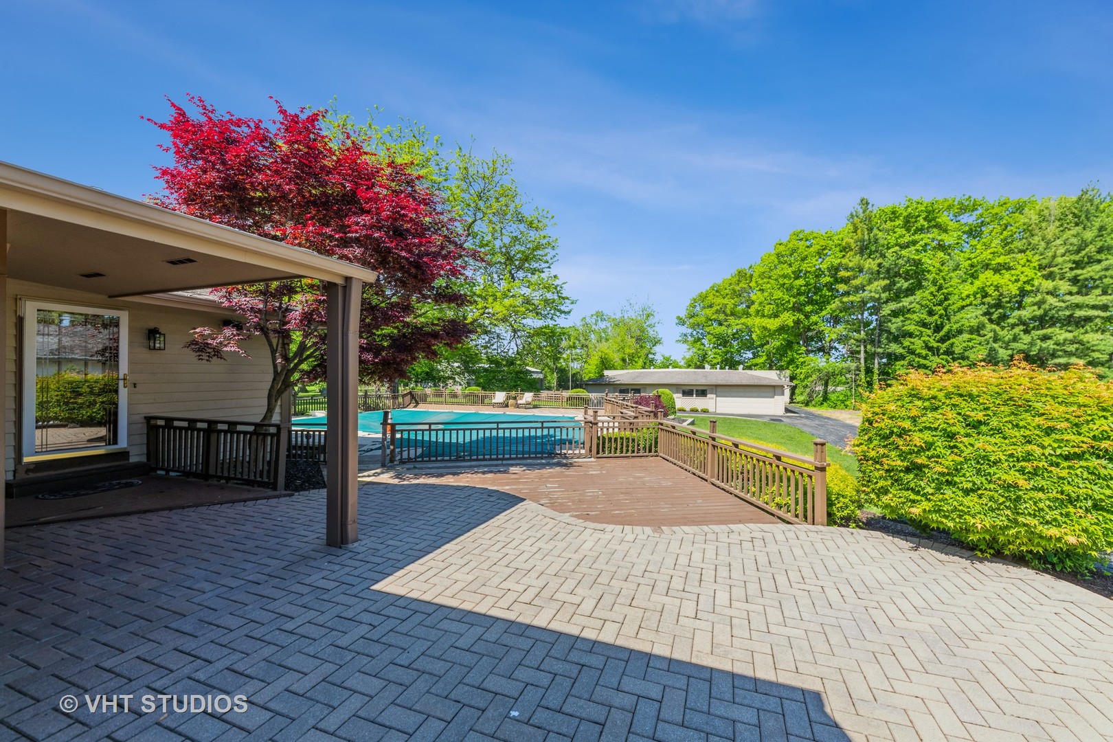 37756-88 North Cedar Lake Road Lake Villa, IL 60046 - Photo 32 of 79 a view of a patio with a table and chairs and potted plants