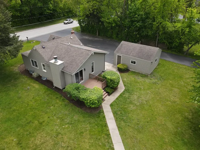 $1,150,000 | 37756-88 North Cedar Lake Road, Lake Villa, IL 60046