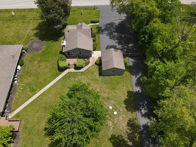 $1,150,000 | 37756-88 North Cedar Lake Road, Lake Villa, IL 60046