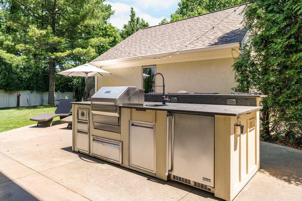 2462 Lane Road Columbus, OH 43220 - Photo 68 of 80 Patio