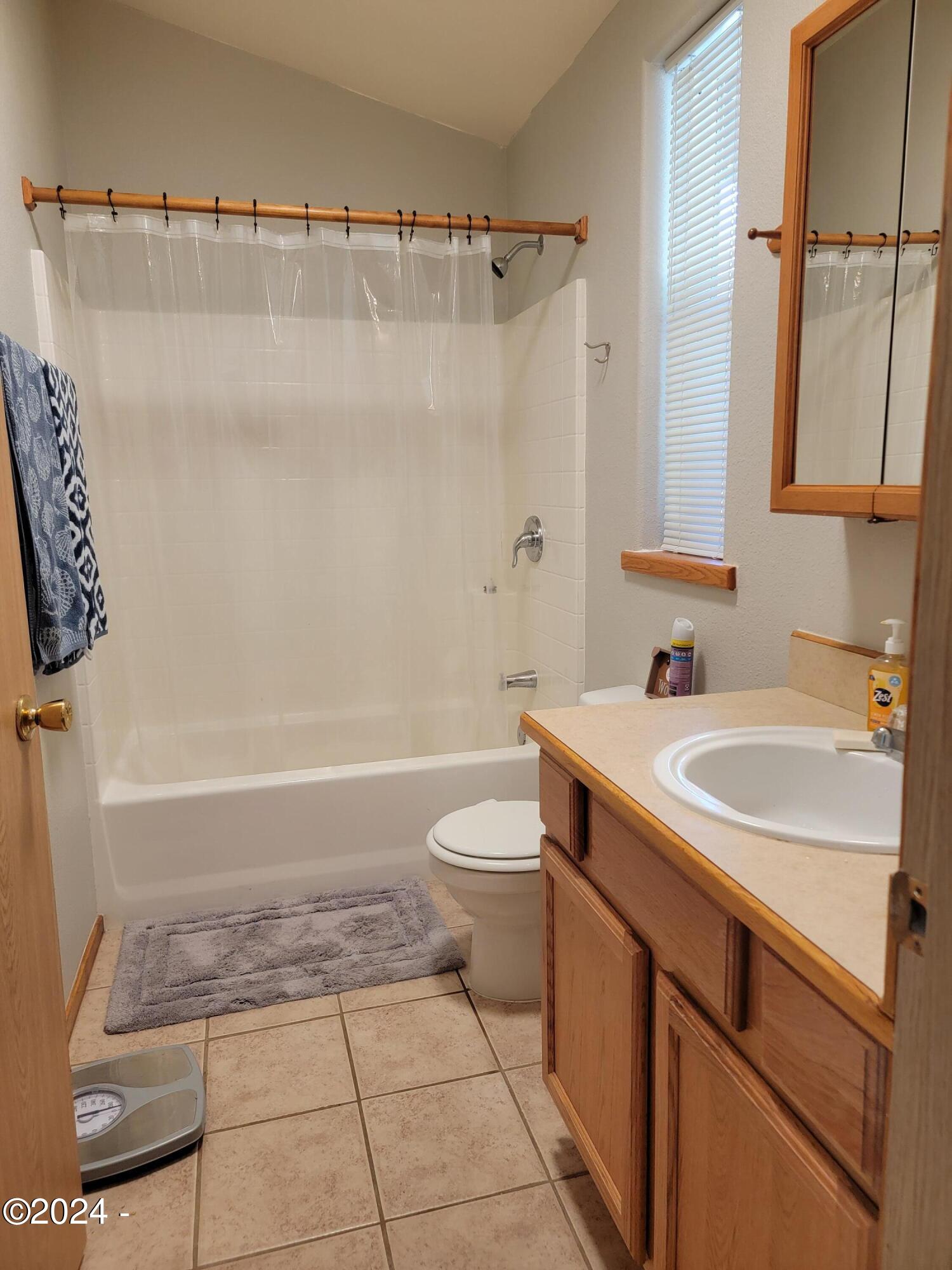 2105 Northwest View Ridge Drive Waldport, OR 97394 - Photo 8 of 12 bath 1 - Copy