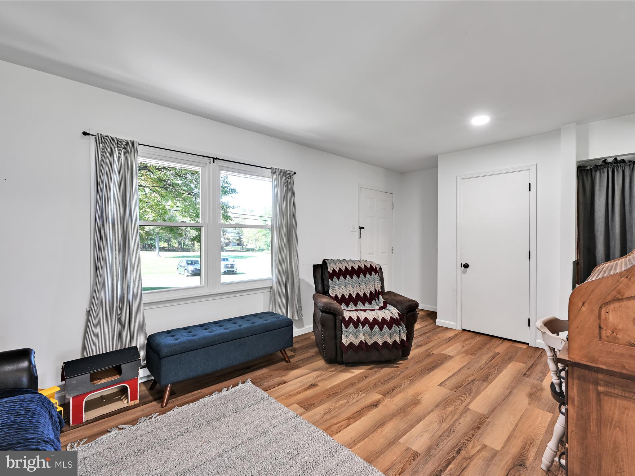 505 Hertzog Valley Road Denver, PA 17517 - Photo 14 of 41 Living ARea