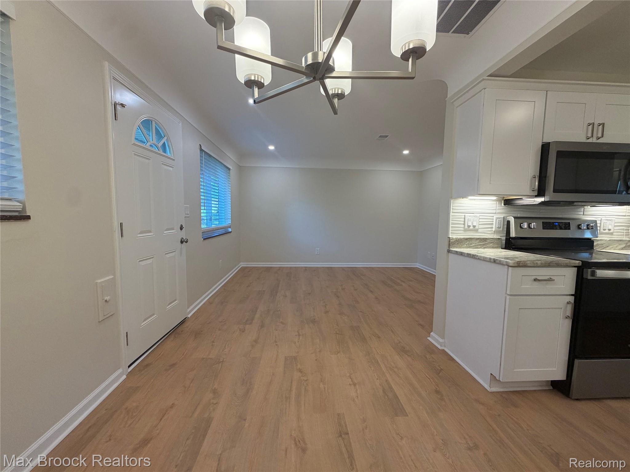 3875 Devon Road, Unit # 9 Royal Oak, MI 48073 - Photo 13 of 17 IMG_5454.jpeg