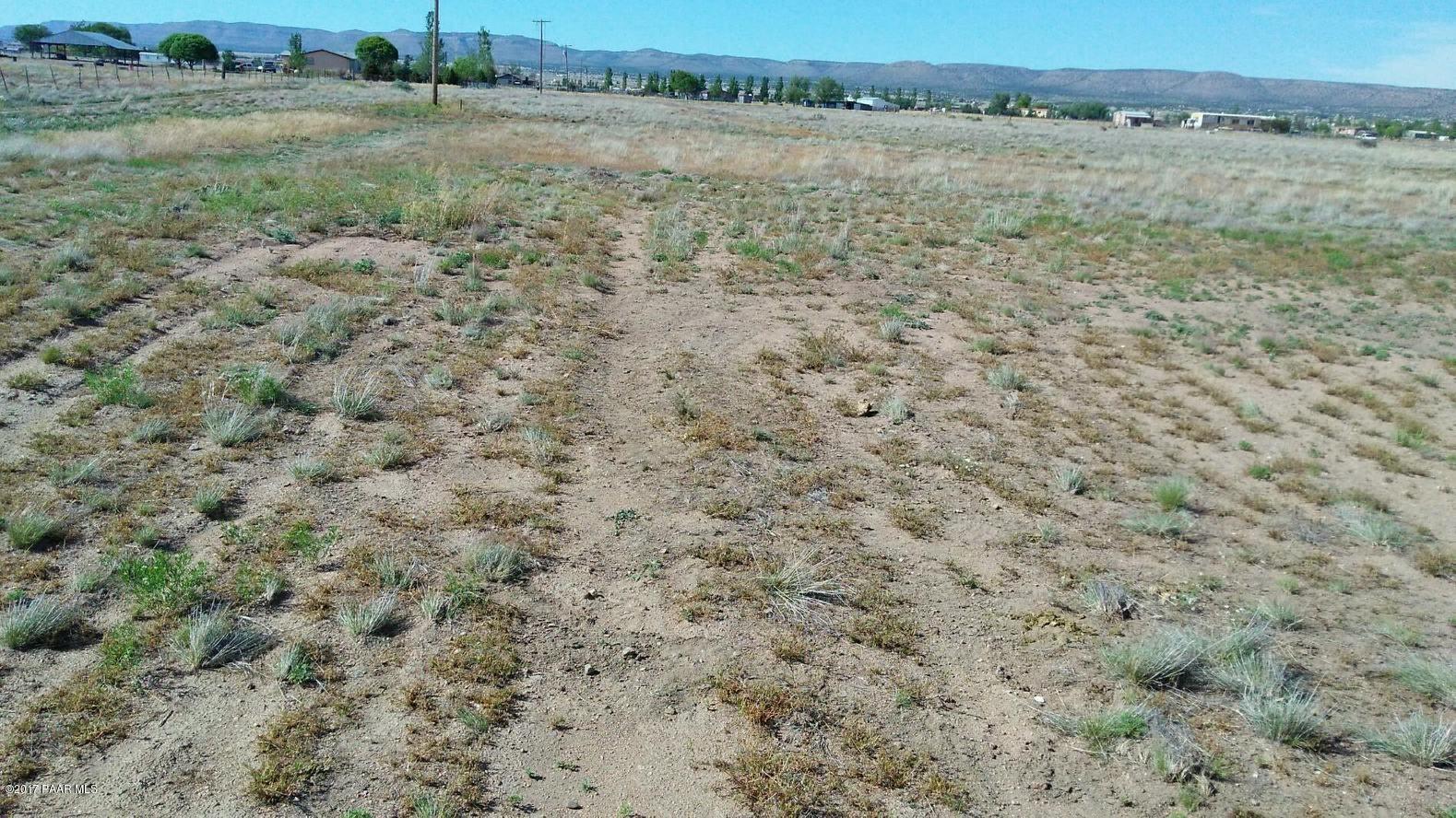 2250 West Santa Fe Road Paulden, AZ 86334 - Photo 1 of 8 V__23B5(1)