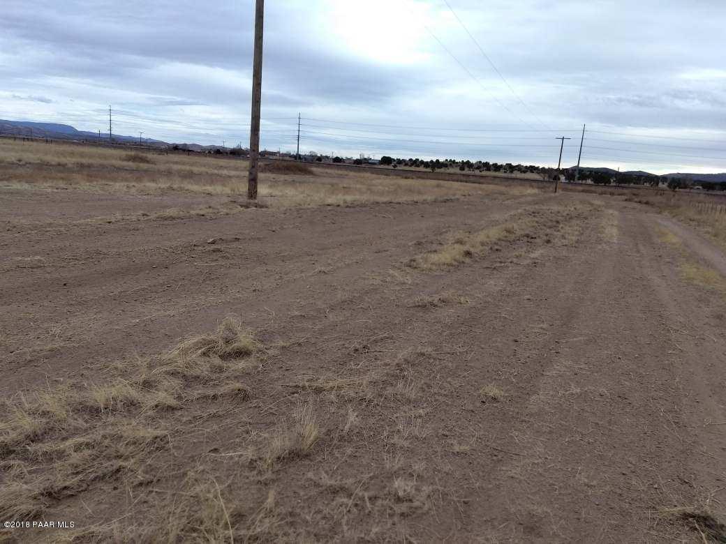2250 West Santa Fe Road Paulden, AZ 86334 - Photo 2 of 8 IMG9520180108951407241