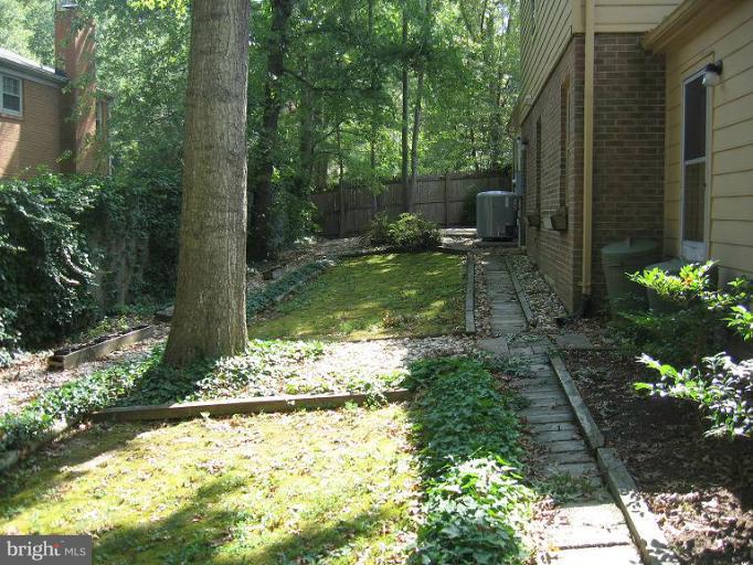 4112 Scotland Road Alexandria, VA 22309 - Photo 1 of 20 Exterior (Rear)