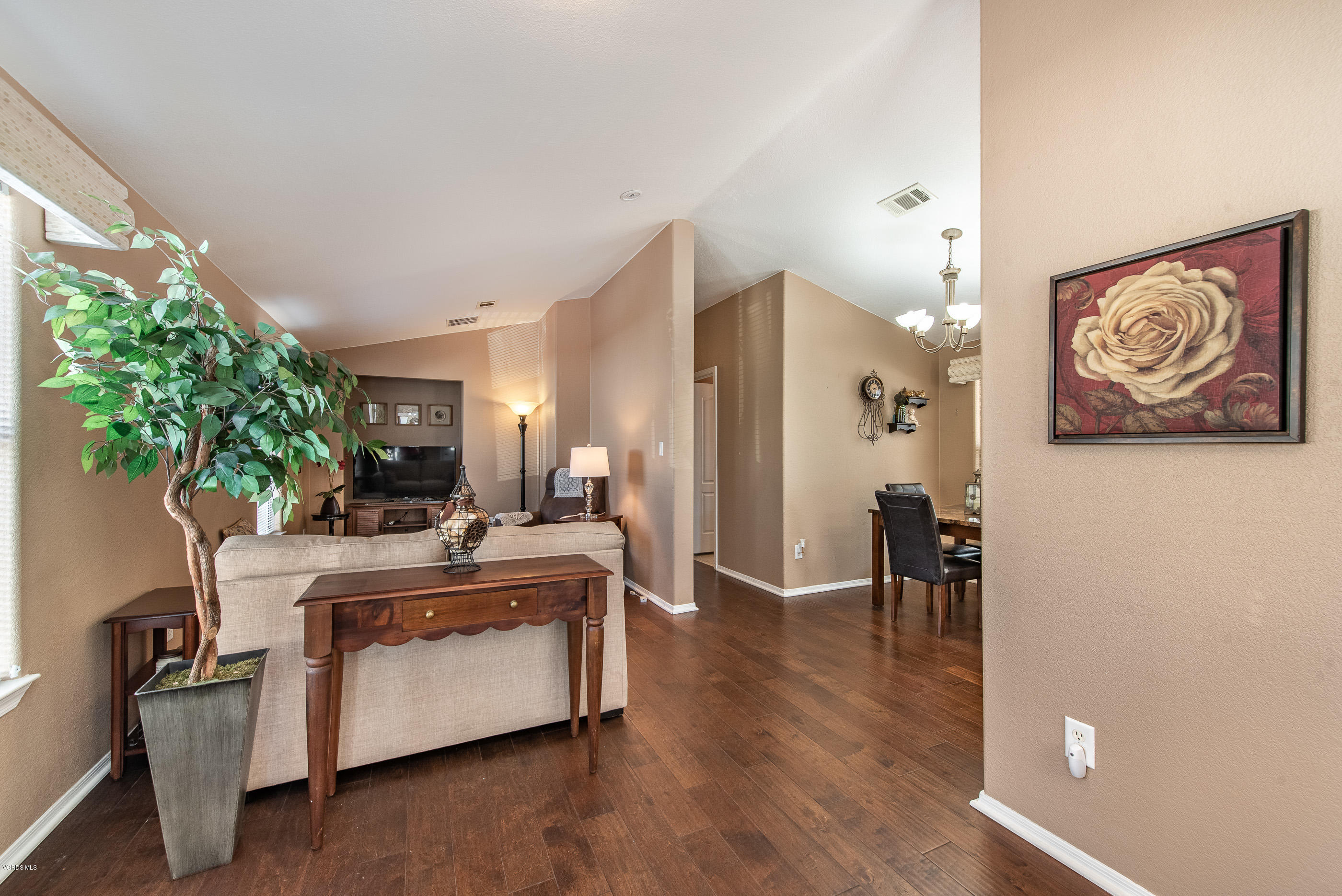 195 Tierra Rejada Road, Unit 79 Simi Valley, CA 93065 - Photo 5 of 40 195 Tierra Rejada Rd Simi Valley #79-5