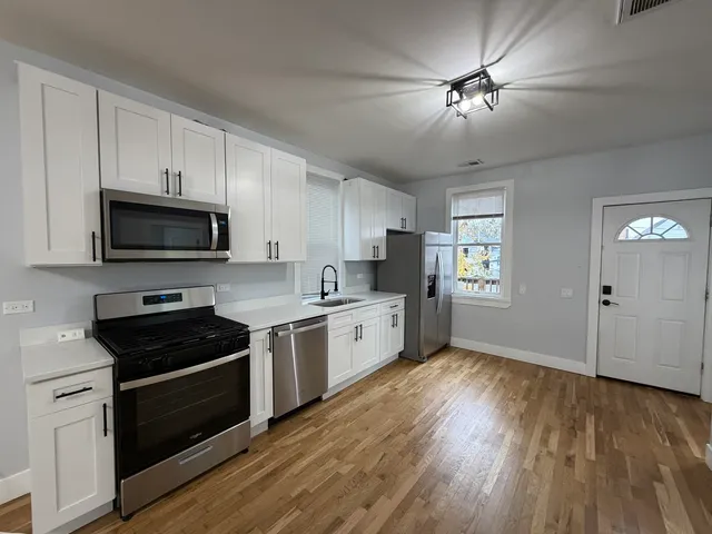 $2,200 | 1626 North Washtenaw Avenue, Unit 2R, Chicago, IL 60647