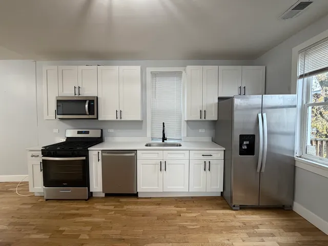 $2,200 | 1626 North Washtenaw Avenue, Unit 2R, Chicago, IL 60647