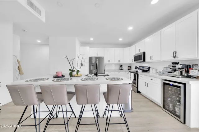 $3,000 | 3034 North 39th Street, Unit 12, Phoenix, AZ 85018