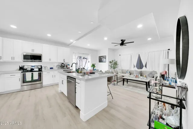 $3,000 | 3034 North 39th Street, Unit 12, Phoenix, AZ 85018