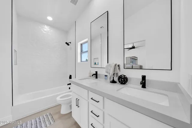 $3,000 | 3034 North 39th Street, Unit 12, Phoenix, AZ 85018