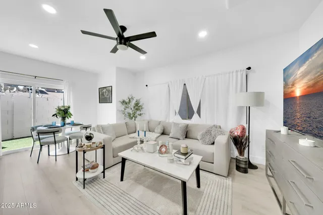 $3,000 | 3034 North 39th Street, Unit 12, Phoenix, AZ 85018