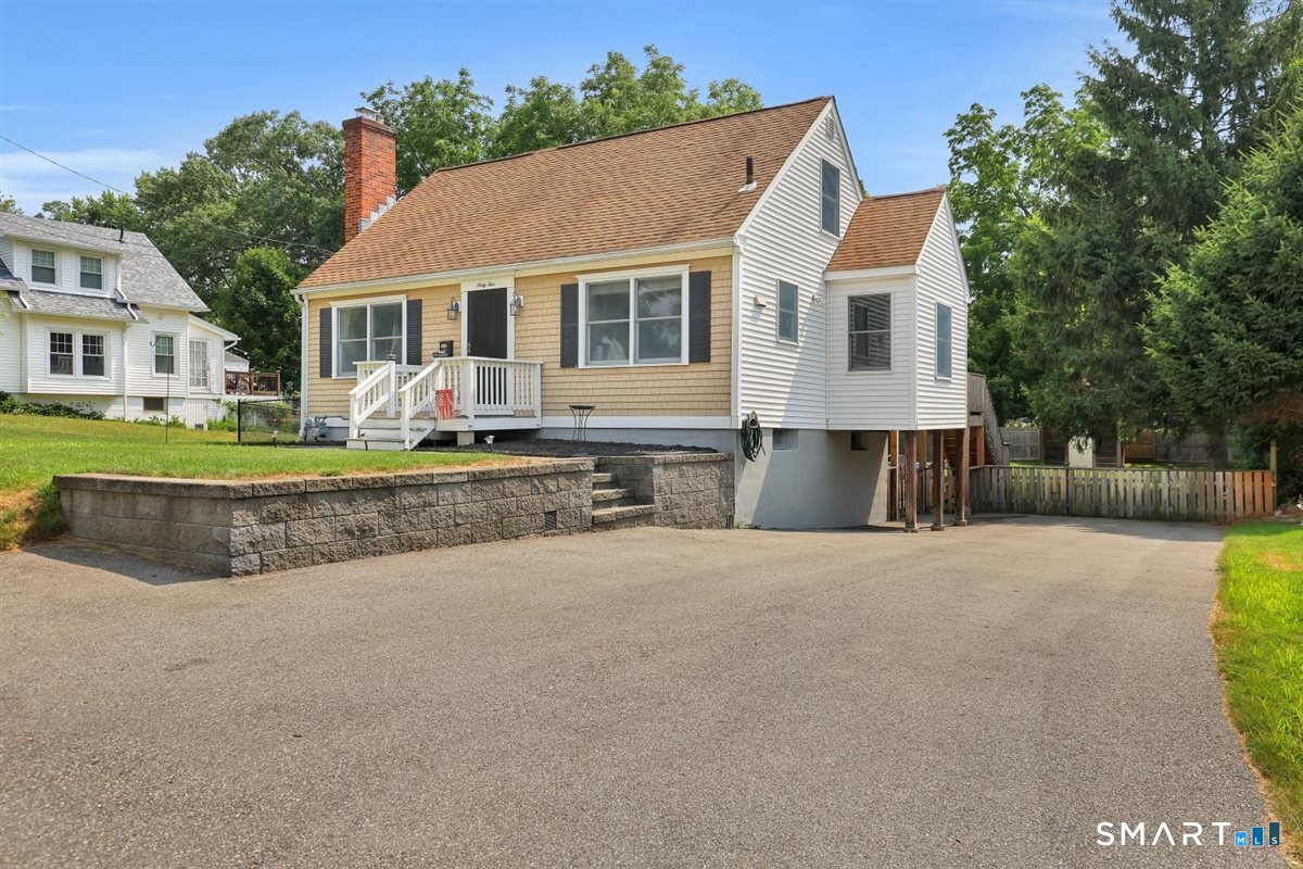 65 Doane Street Manchester, CT 06042 - Photo 2 of 40