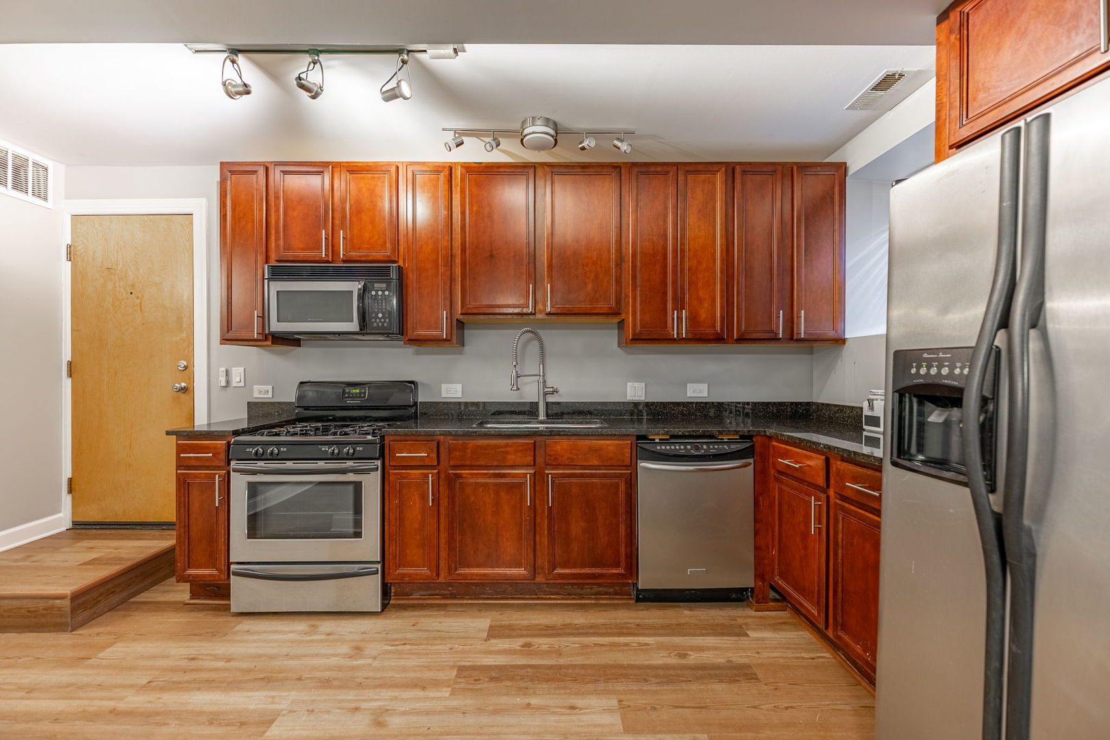 2316 West Cortez Street, Unit GW Chicago, IL 60622 - Photo 8 of 22