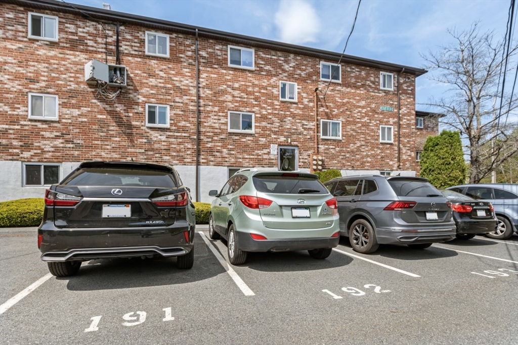 28 Westgate Road, Unit 3 Chestnut Hill, MA 02467 - Photo 6 of 19 Gallery Image 6