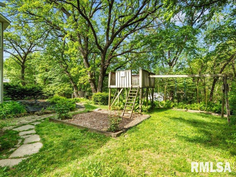 2910 Pleasant Ridge Court Bettendorf, IA 52722 - Photo 38 of 42